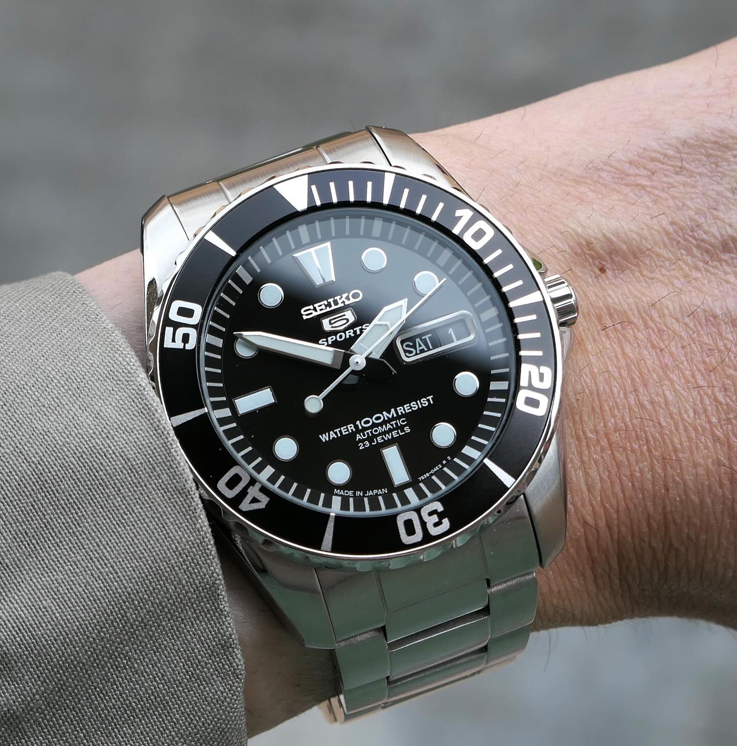 名作 SEIKO5 SNZF17K1 自動巻き Sea Urchin 廃盤 Deep Dive: The SNZF17K1 aka The Seiko Sea Urchin – namokiMODS