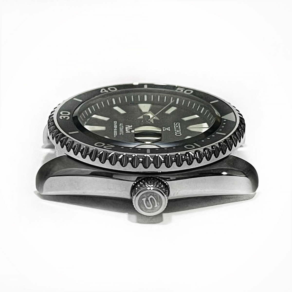 【G-RAP】 S-I-C NMK307 - SKX/SRPD Sapphire Crystal w Date Cyclops – namokiMODS